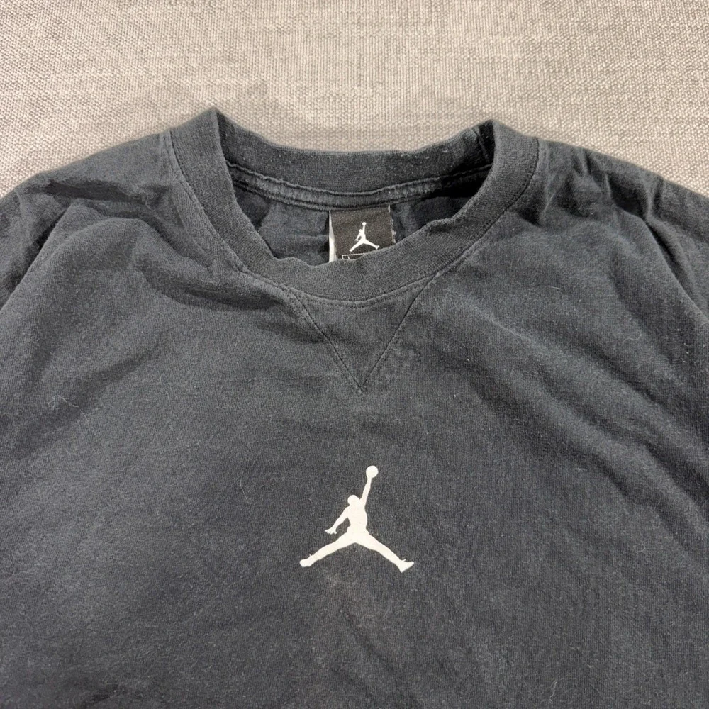 Jordan T-Shirt Mens Large Black Fair Distressed Jumpman Logo V-Stitch Tee